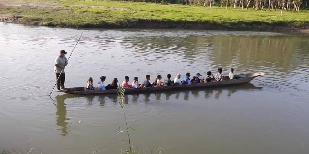 Canoe ride on the Rapti River, one of the top things to do in Chitwan